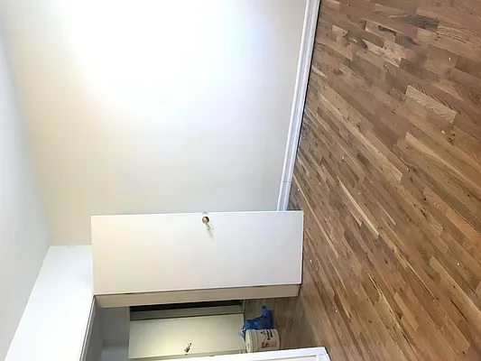 Rented by Manhattan Management LLC | media 27