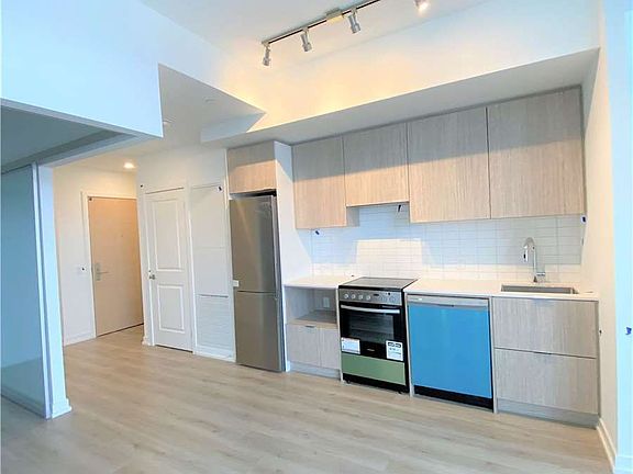 4th image of 395 Bloor St E #4505