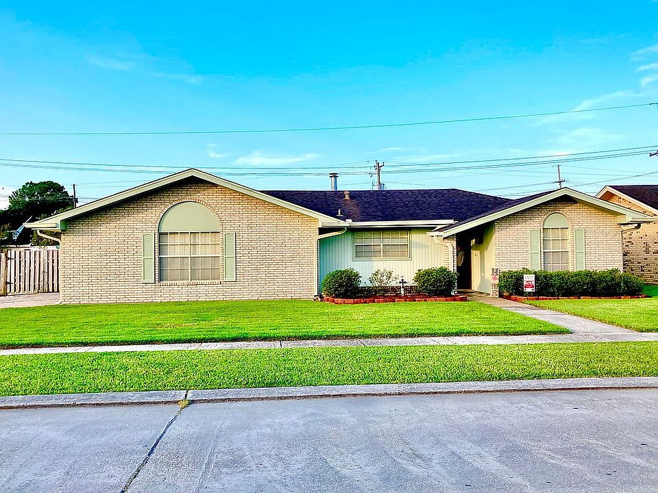 1st image of 301 S Moss Dr