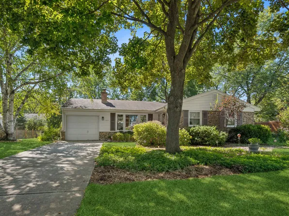 1627 E Jonquil Ter, Arlington Heights, IL 60004