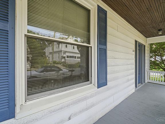 3rd image of 3862 Isabella Ave