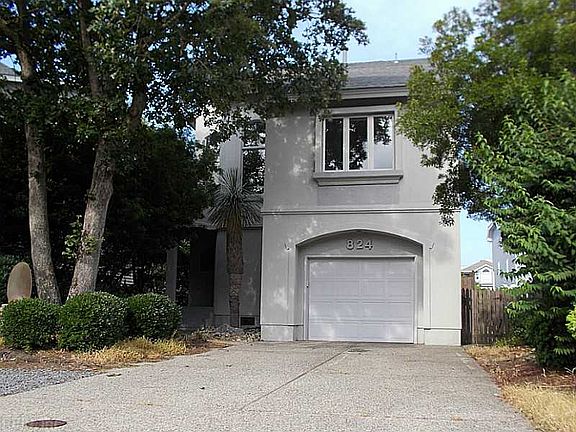 5th image of 824 Surfside Ave