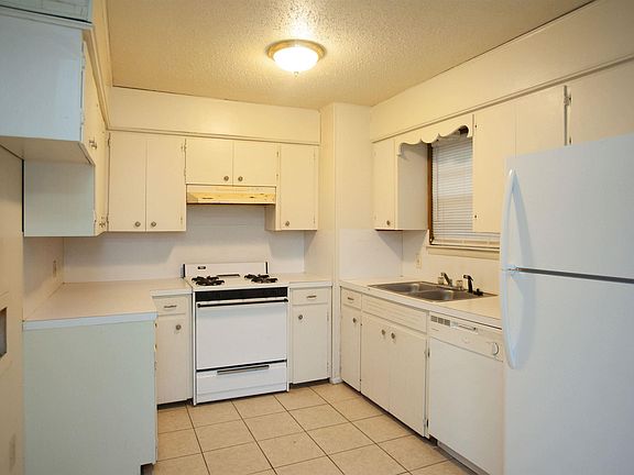 3rd image of 2100 Virginia Dr #B