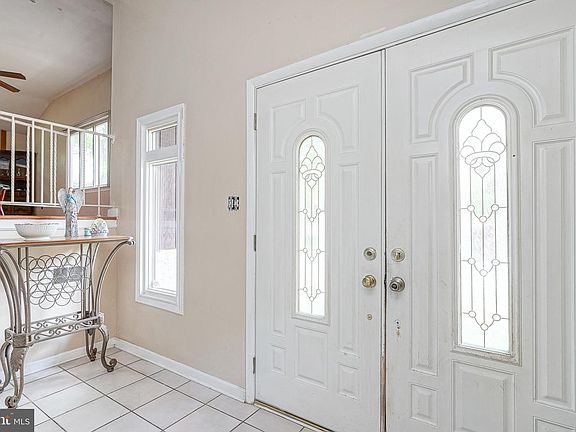 4th image of 129 Karen Dr