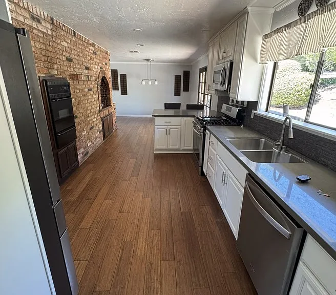 1338 Joy Rd — Photo 3