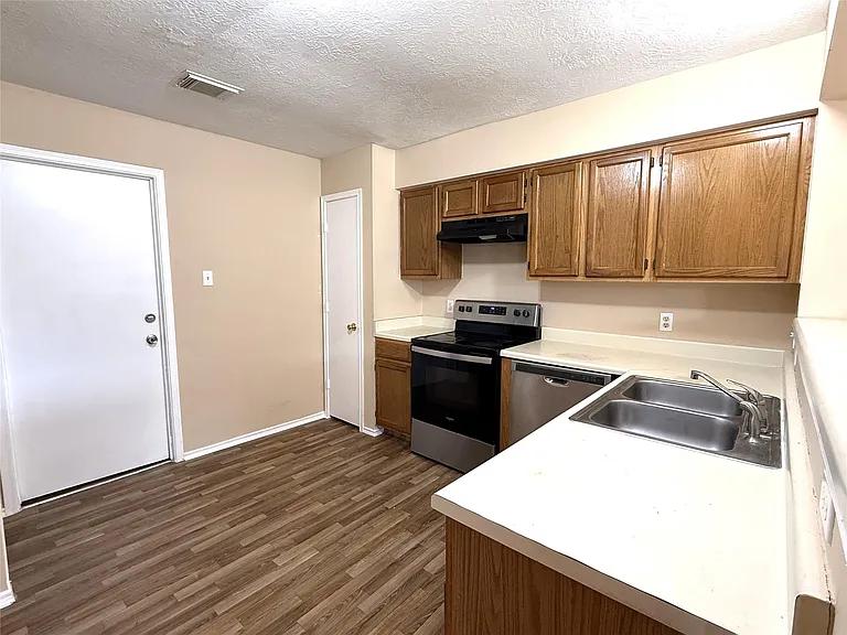 9023 Kalewood Dr — Photo 6