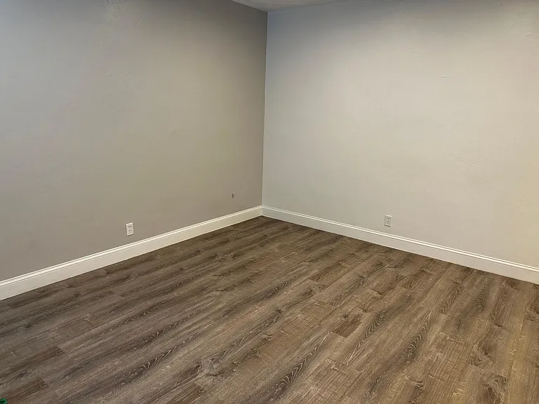 840 NE 17th St — Photo 5