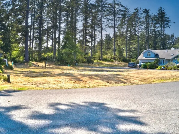 779 Alpine Court SE, Ocean Shores, WA 98569