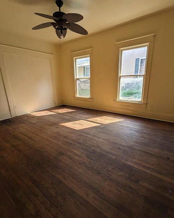 1st image of 903 E Walnut St APT A