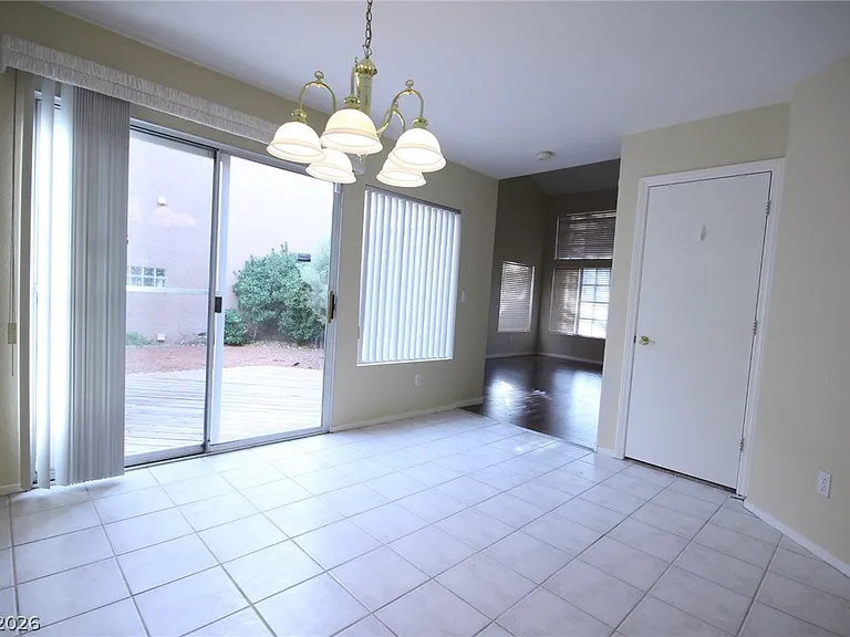 3440 Middle View Dr — Photo 9