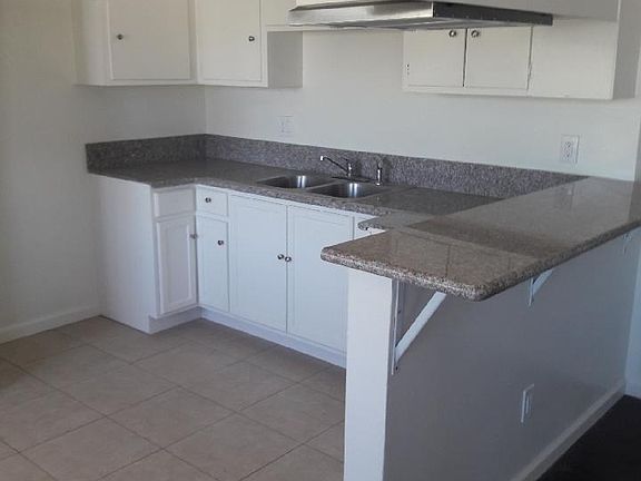 3rd image of 10228 Doty Ave APT 1