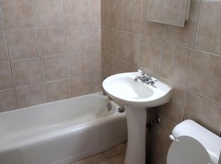 2204 19th Ave APT 4, Rockford, IL 61104