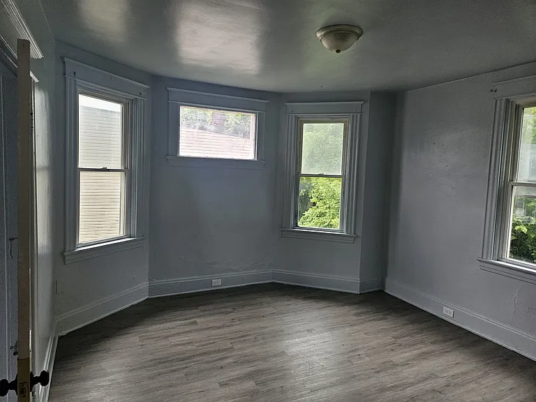 953 Wells St — Photo 12
