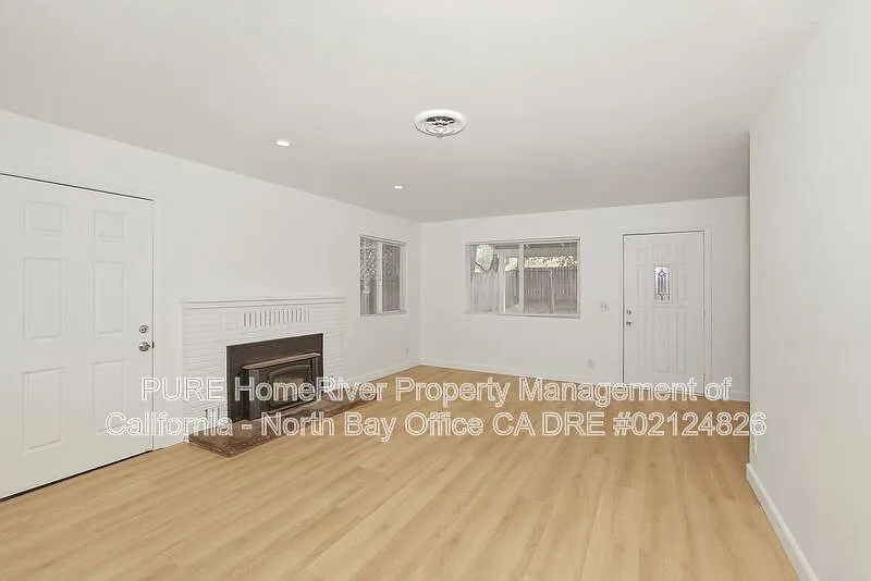 3 bed, 1.0 bath, 1175 sqft, $3,100 — Photo 3