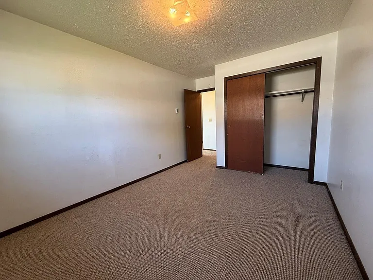 Salem Apartments — Photo 11