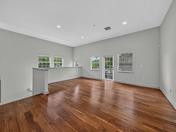 4th image of 2700 NE 8th Avenue