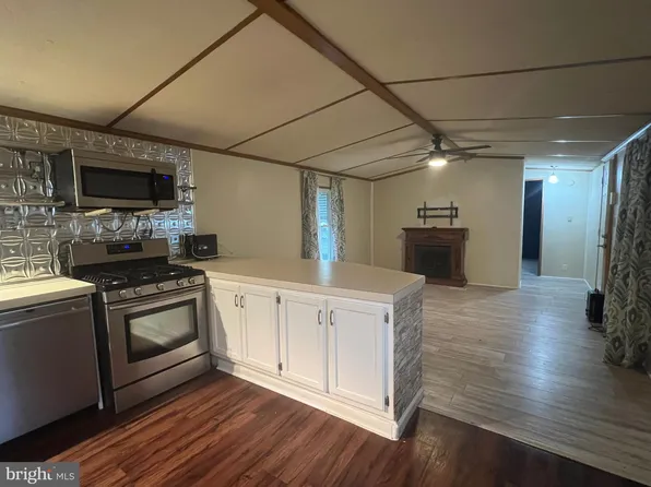 9713 Lowell Dr, Morrisville, PA 19067