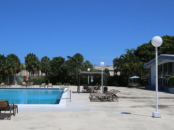 2nd image of 470 Executive Center Drive #3b