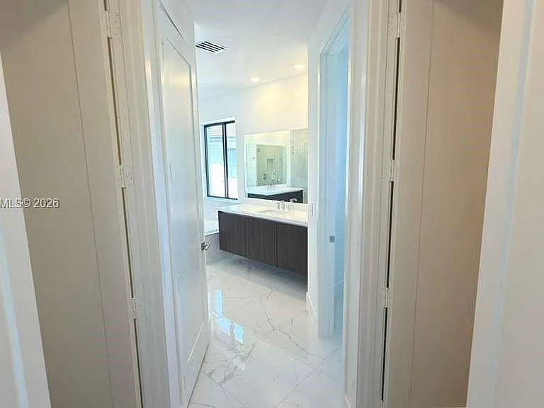 19708 NE 14th Ave — Photo 11