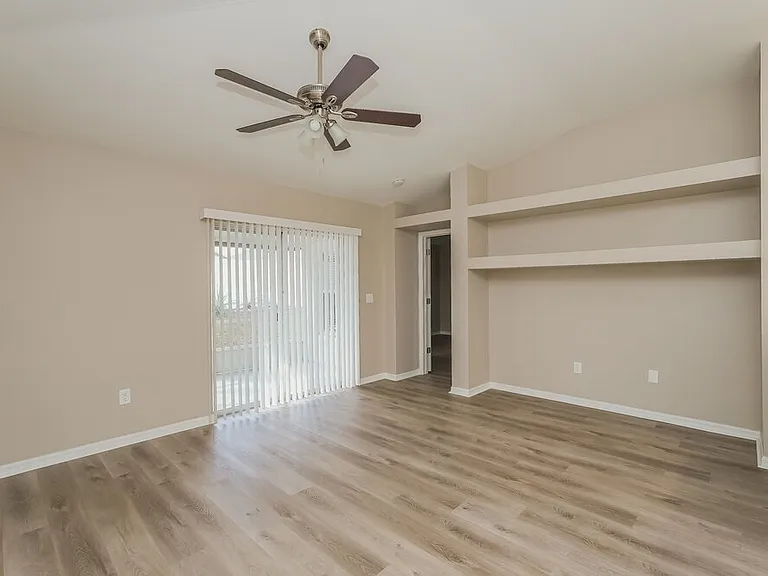 411 Sand Ridge Dr — Photo 8