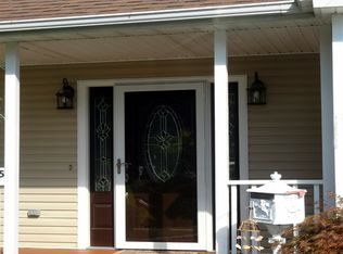 535 Hellwig Ln, West Islip, NY 11795