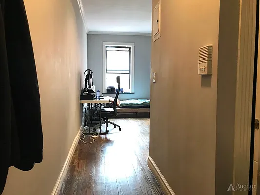 Rented by Anchor Associates | media 73