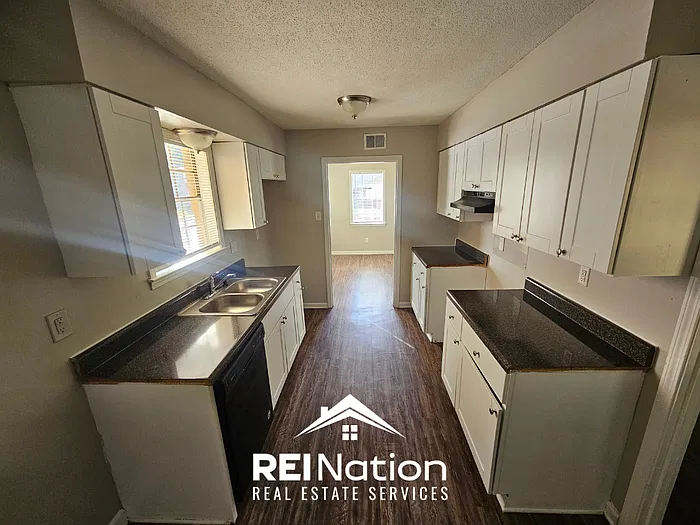 4 bed, 2.0 bath, 1978 sqft, $1,675 — Photo 4