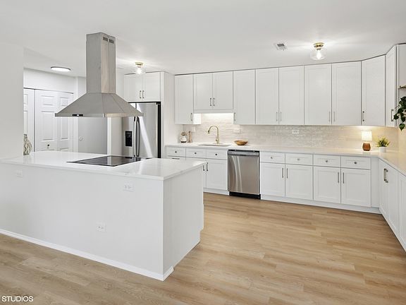 3rd image of 1747 W Crystal Ln Unit 205