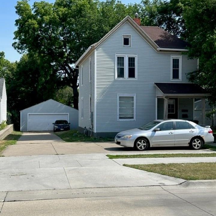 1st image of 1123 W 1st St