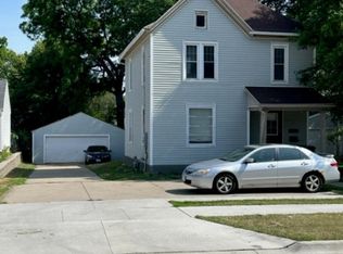 1123 W 1st St, Cedar Falls, IA 50613