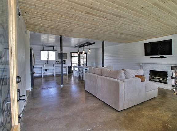 3rd image of 1256 Owens Ave