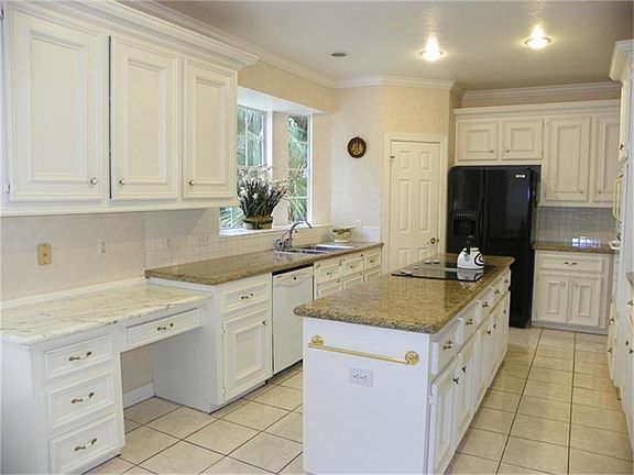 Lots of Cabinets & Counter Space
