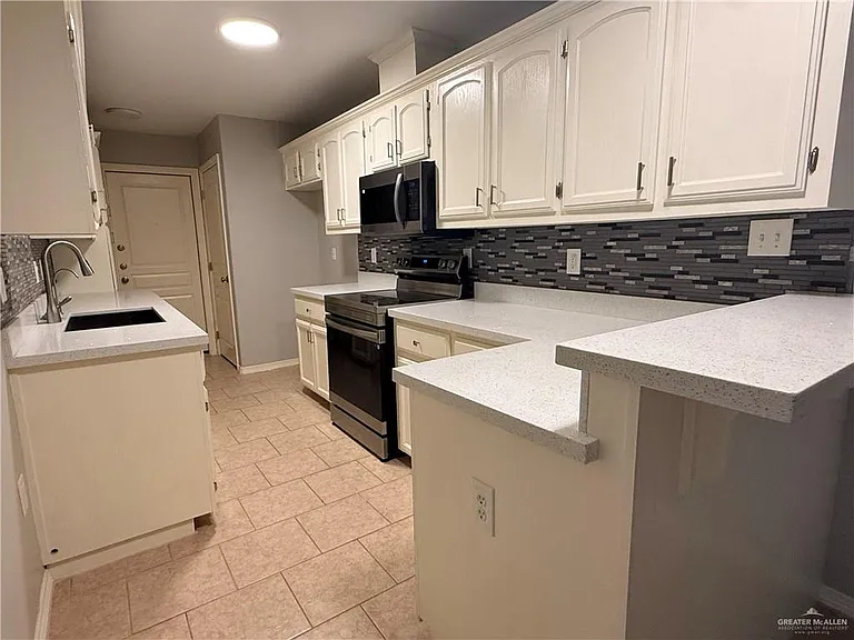 714 Jade St #B — Photo 6