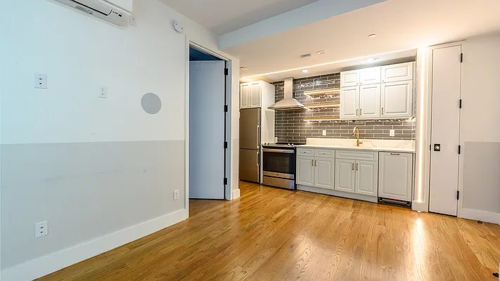 Rented by Nooklyn NYC LLC | media 101