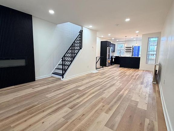 3rd image of 5436 Ridgewood St