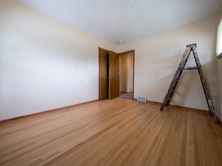 1140 Evergreen Ln N — Photo 13