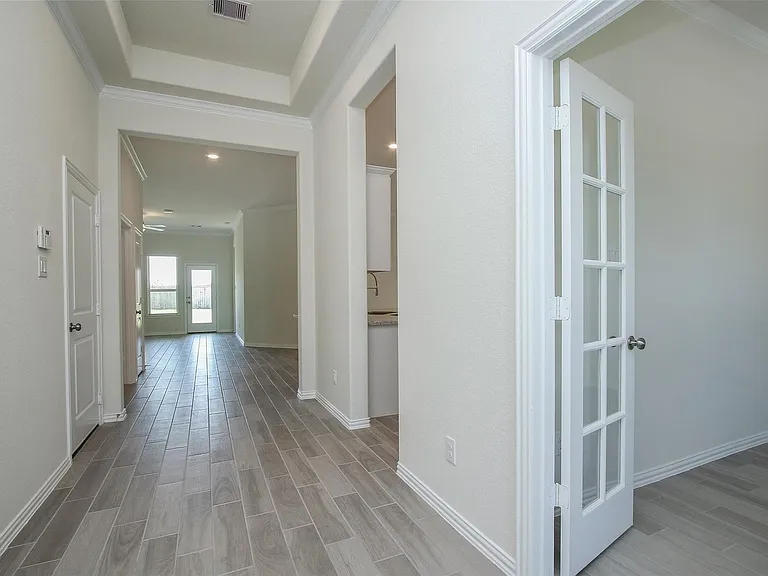 15230 Kickapoo Cavern Dr — Photo 3