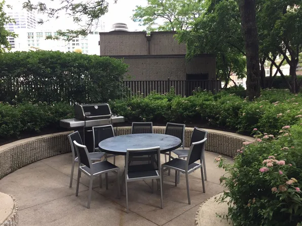 10 E Ontario St APT 1004, Chicago, IL 60611