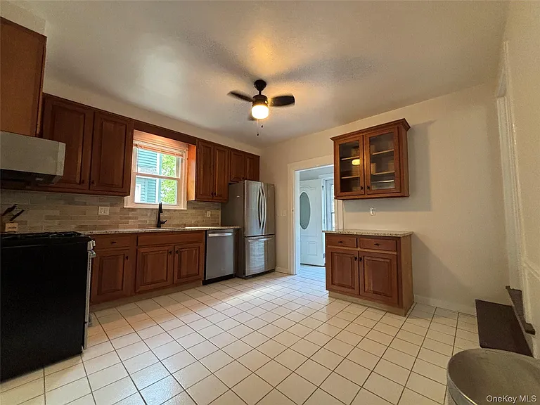 23 Perry Ave — Photo 11