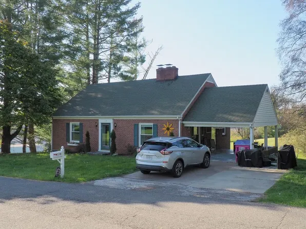 116 Early St, Hillsville, VA 24343