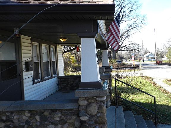 3rd image of 1203 E Edwards Ave
