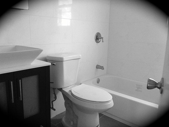 4th image of 11619 170th St