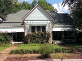 1020 N Sycamore St, Palestine, TX