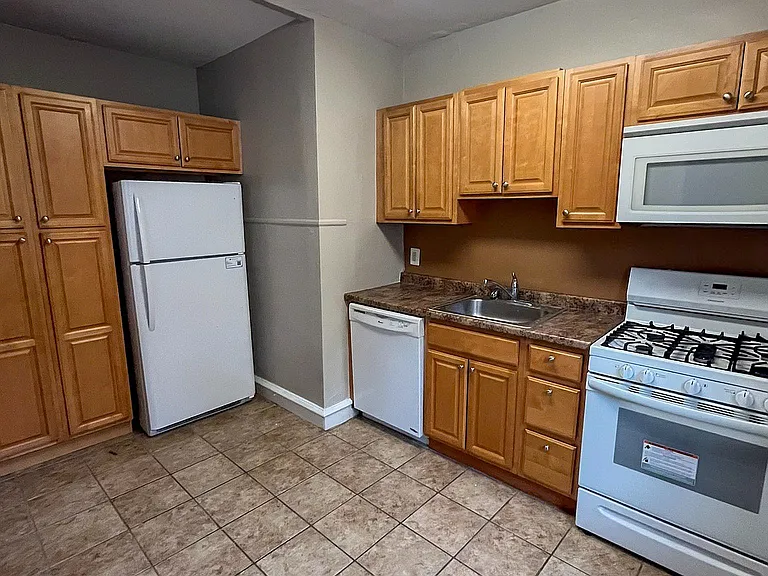 Campus Apartments — Photo 20