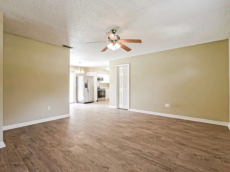 142 Burns Ave — Photo 11