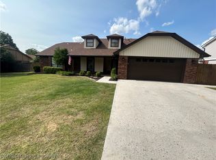 2205 Crosshill Rd, Fort Smith, AR 72908