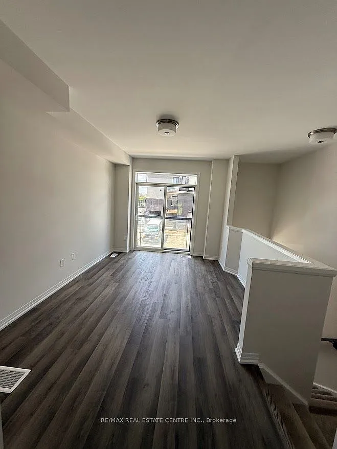 3 bed, $2,100 — Photo 2