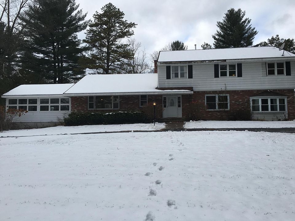 1st image of 6 Liz Ann Dr #1