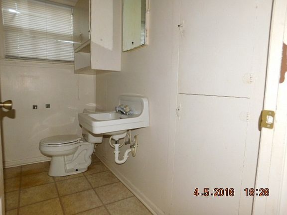 5th image of 1001 S Polk St