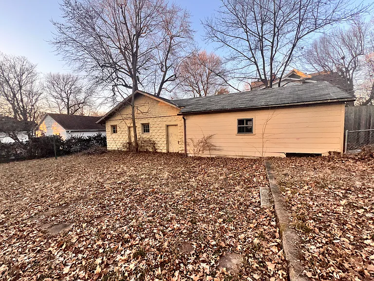 1319 S Fremont Ave — Photo 22